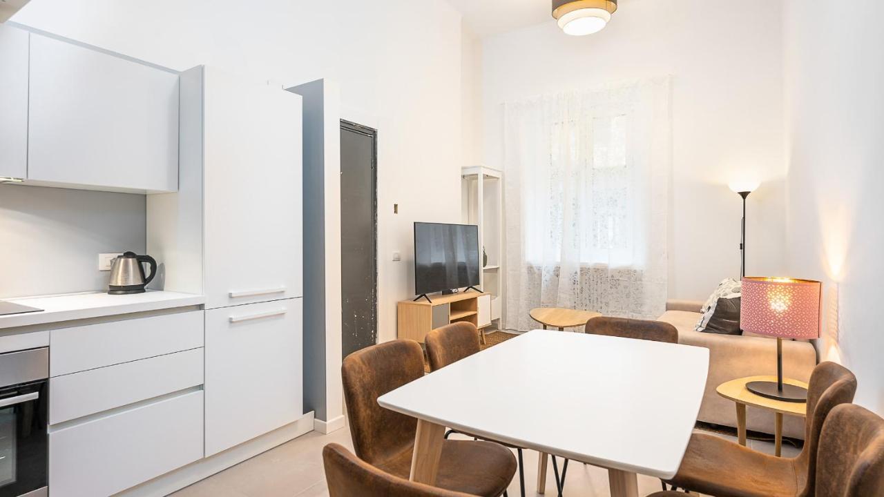 Classbnb - Due Moderni Appartamenti A 1Km Dall'Arco Della Pace Milan Luaran gambar